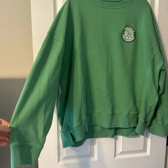 aerie green oversized crew sweatshirt with ski resort patch - Picture 4 of 7